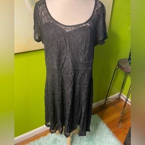 Beautiful lace over lay dress TORRID